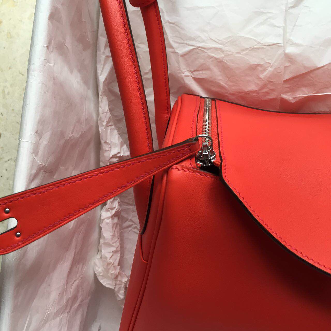 Discount Hermes Lindy Bag 30cm 9T Fire Red Swift Leather Women&#8217;s Shoulder Bag