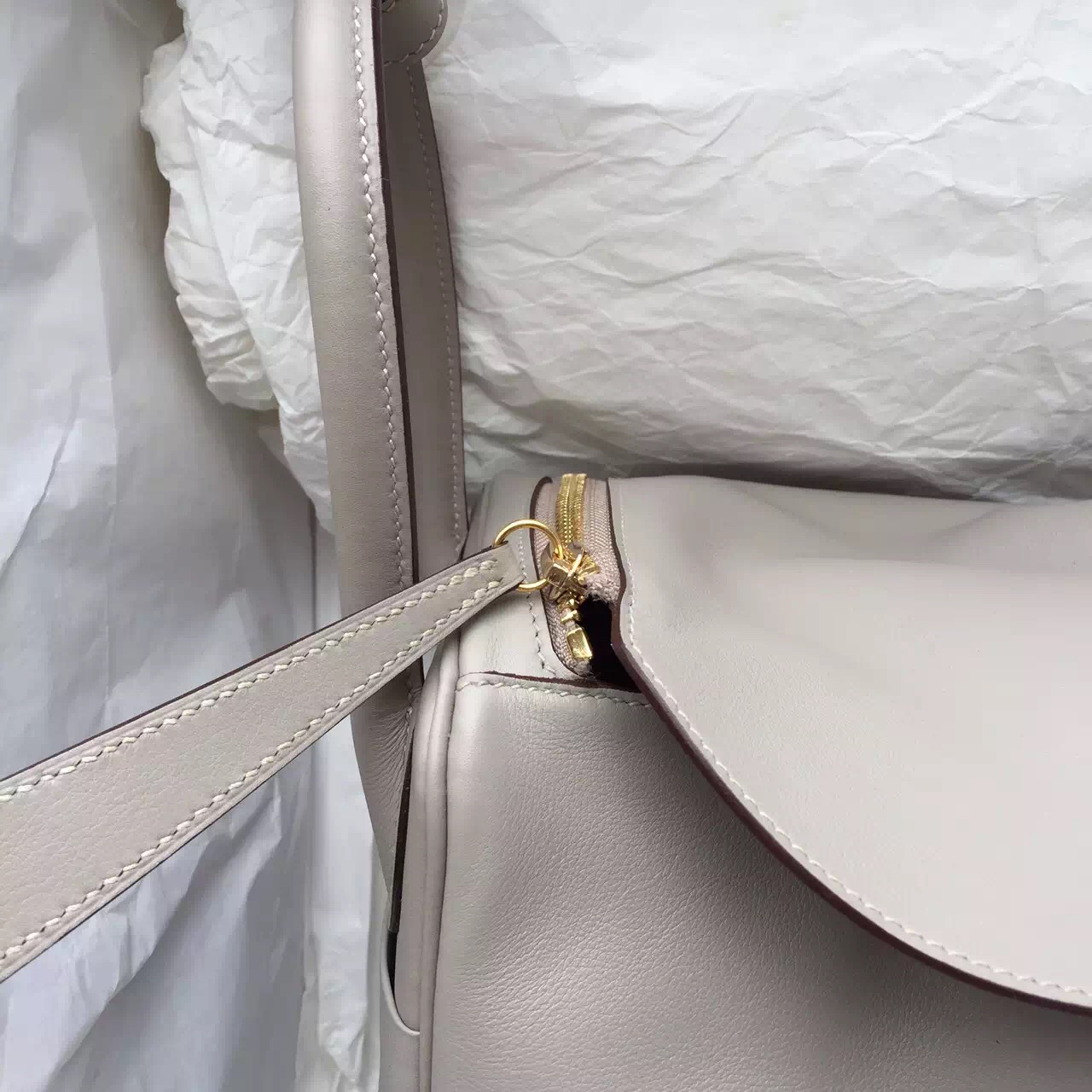 Cheap Hermes Swift Leather Lindy Bag 30CM in Gris Tourterelle Gold Hardware