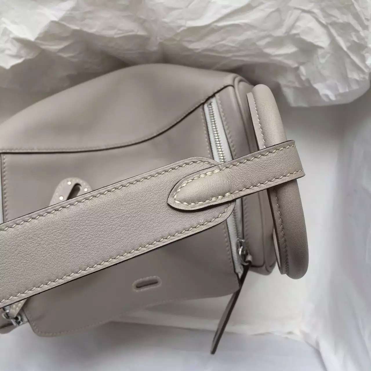 Discount Hermes Lindy Bag 26CM in Gris Tourterelle Swift Calfskin Leather Silver Hardware