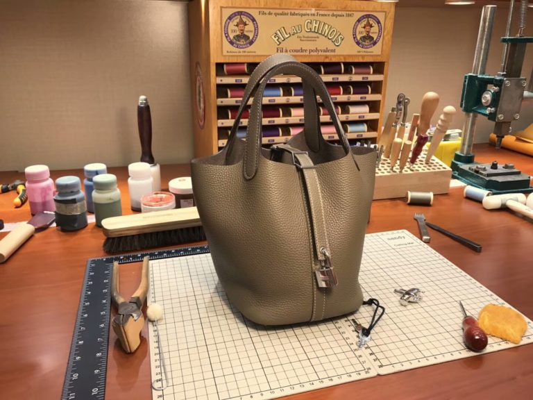Hand Stitching Hermes 8C Etoupe Grey Clemence Calf Picotin Bag 18/ 22CM Silver Hardware