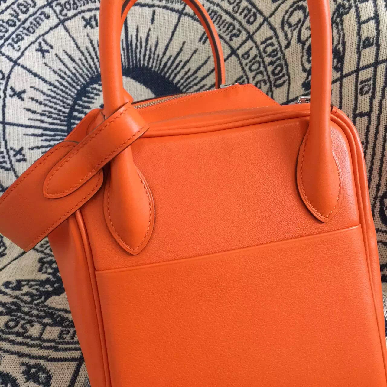 Hot Sale Hermes Handbag Swift Calfskin Leather 93 Classic Orange Lindy30cm
