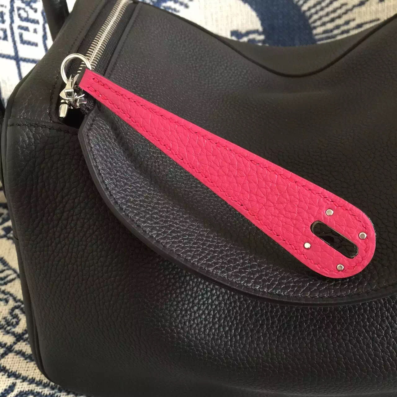 Discount Hermes 89 Black &#038; 5R Hot Pink Togo Leather Lindy Bag 30cm