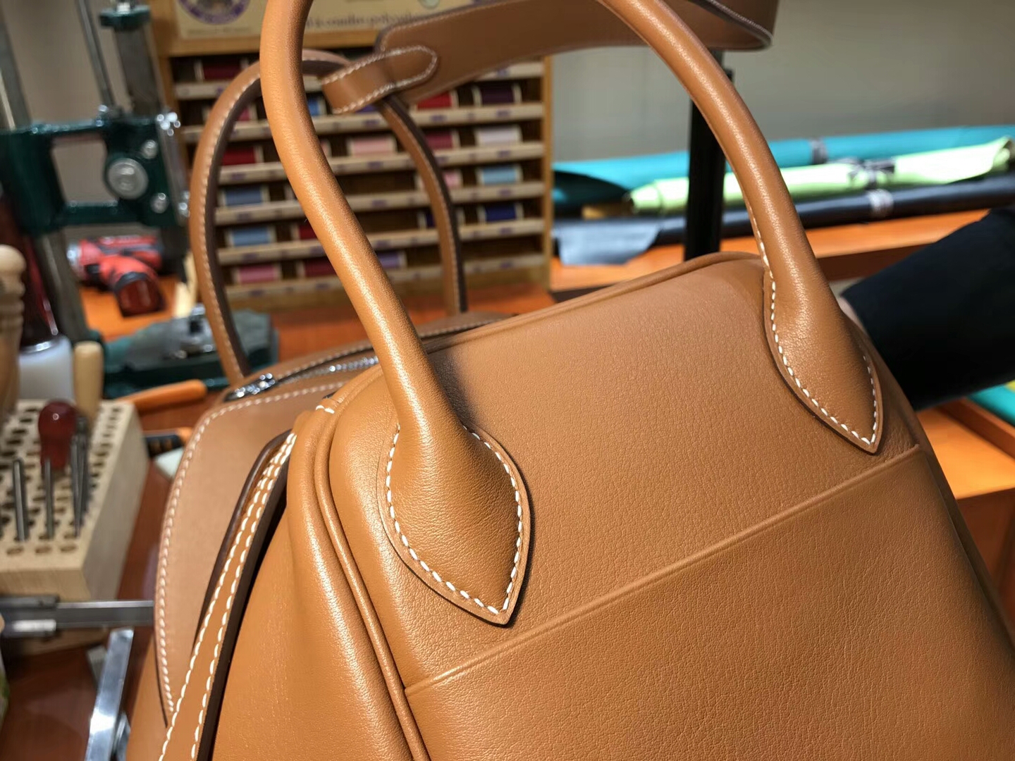 Sale Hermes Lindy Bag Women&#8217;s Bag in CK37 Gold Swift Leather Silver Hardware