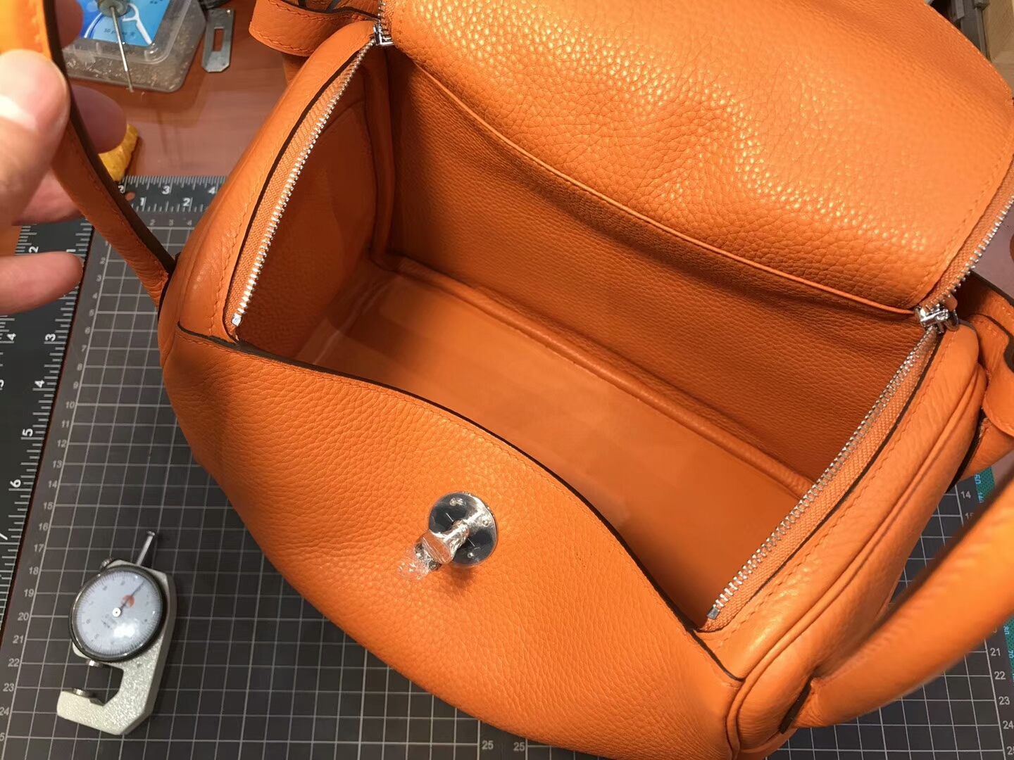 Sale Hermes 93 Orange Clemence Calf Lindy26/30cm Women&#8217;s Bag Silver Hardware