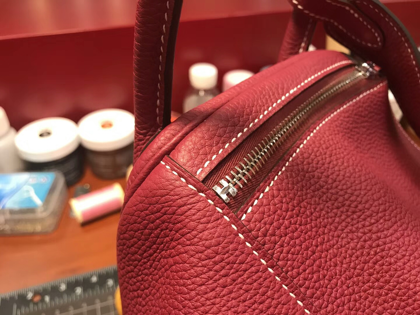 Elegant Hermes 57 Bordeaux Togo Lindy Bag Women&#8217;s Shoulder Bag26/30cm