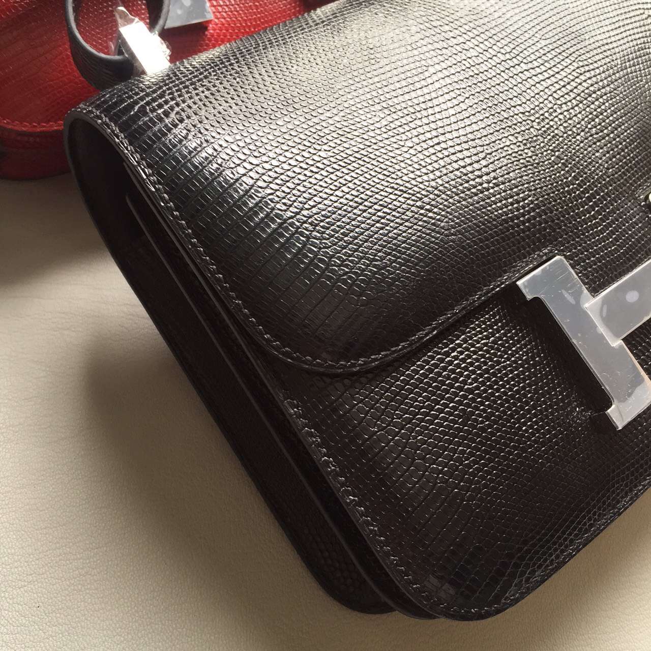 Hand Stitching Hermes Shiny Lizard Leather Constance Bag in CK89 Black
