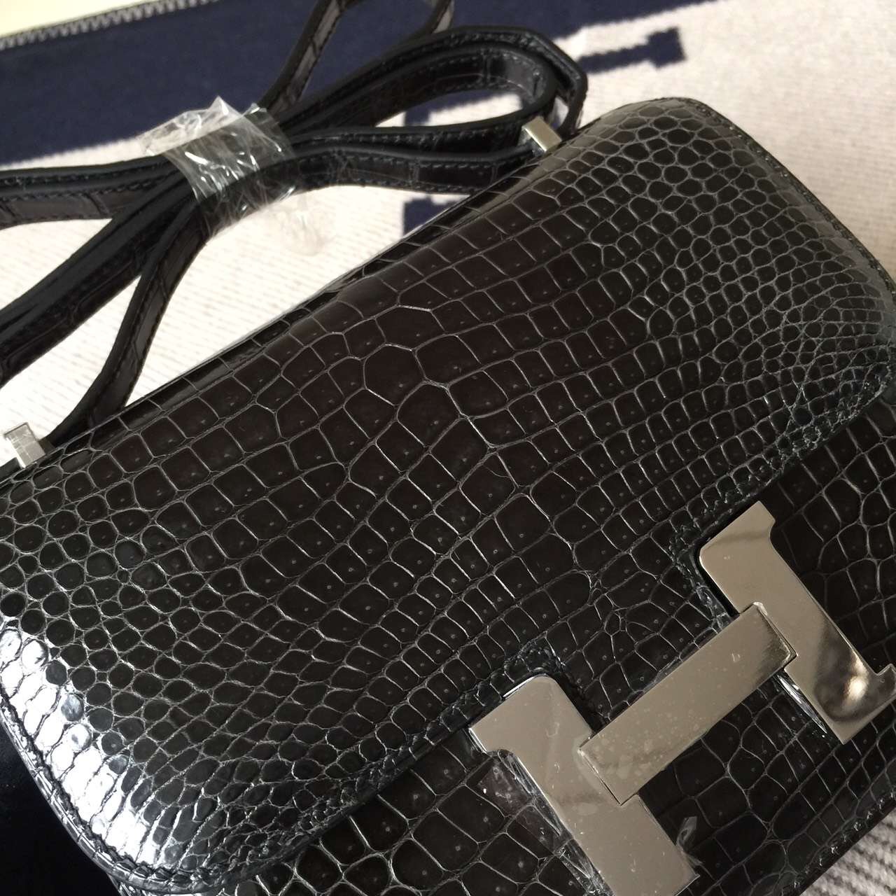 Sale Hermes CK33 Graphite Crocodile Shiny Leather Constance Bag19cm