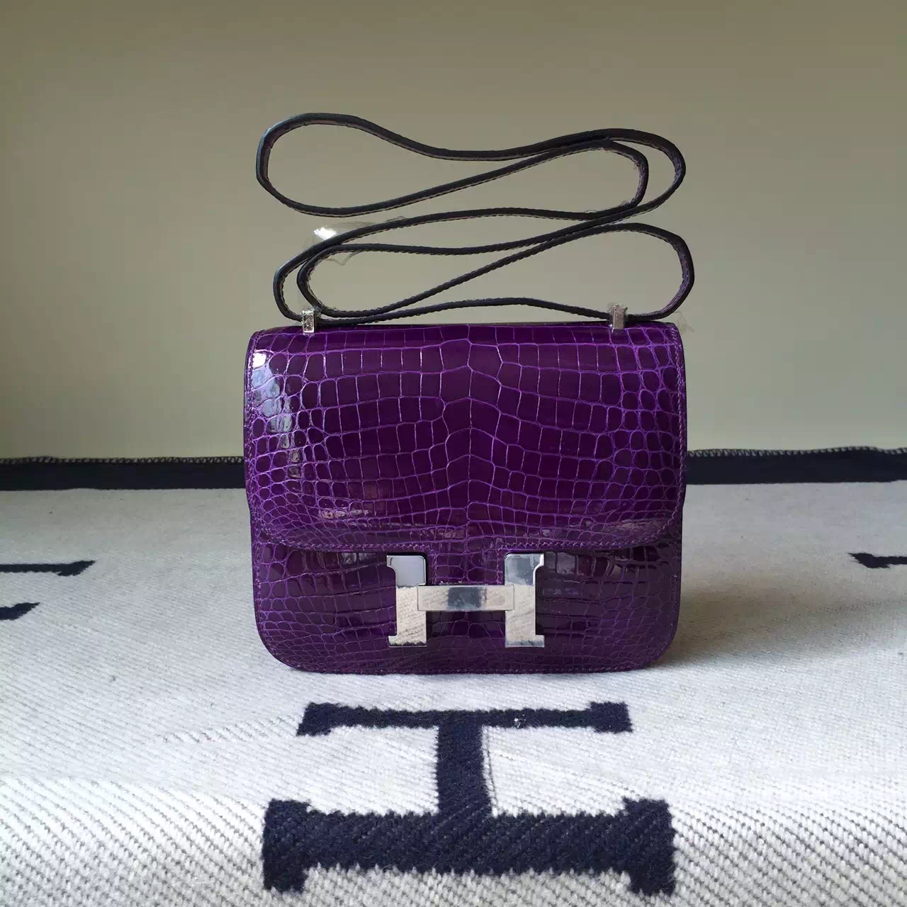 Hermes Website 9W Violet Crocodile Shiny Leather Constance Bag 19cm