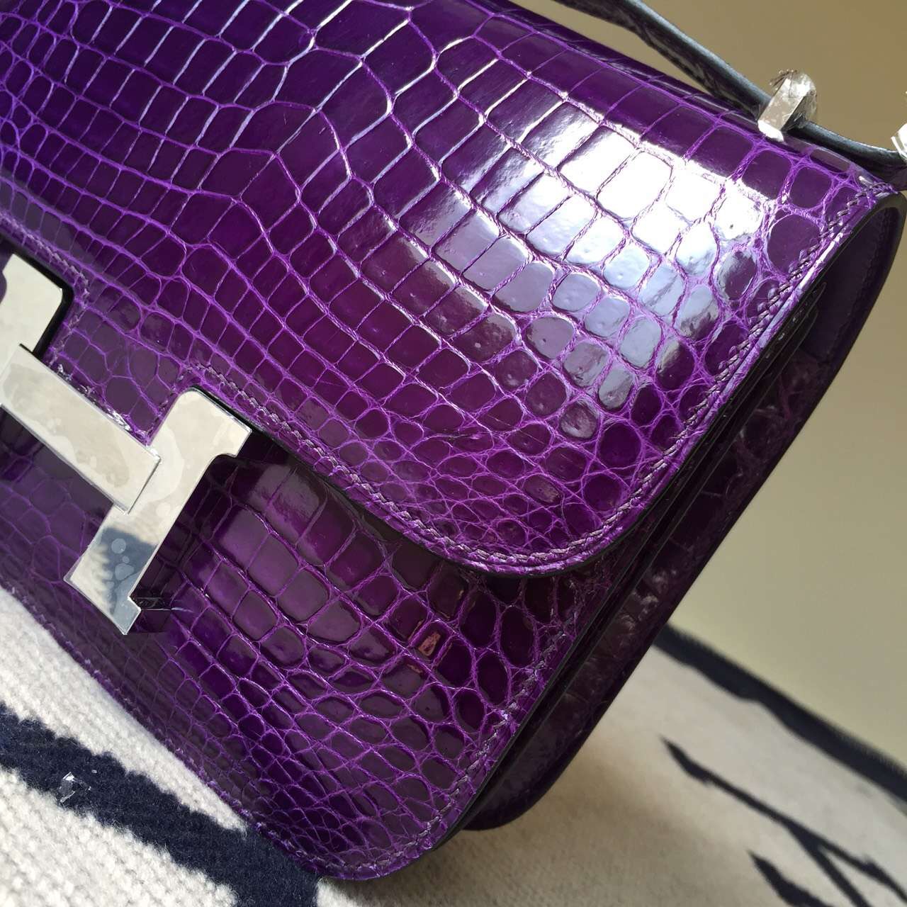 Hermes Website 9W Violet Crocodile Shiny Leather Constance Bag 19cm