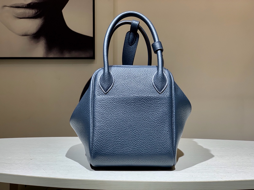 Fashion Hermes Clemence Calf Lindy Women&#8217;s Bag in 7A Bleu Thalassa Silver Hardware