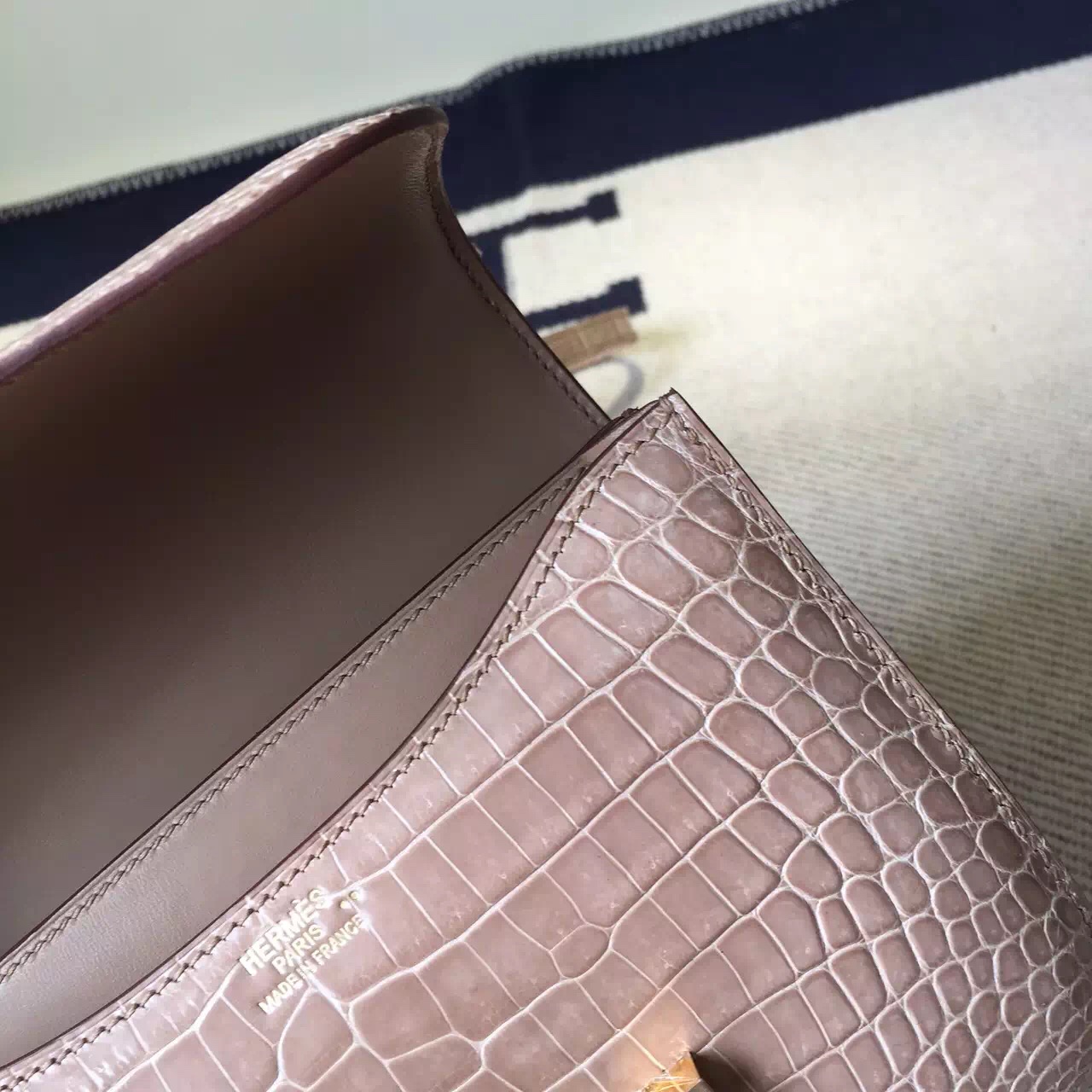 Discount Hermes Apricot Crocodile Shiny Leather Constance Bag 19cm
