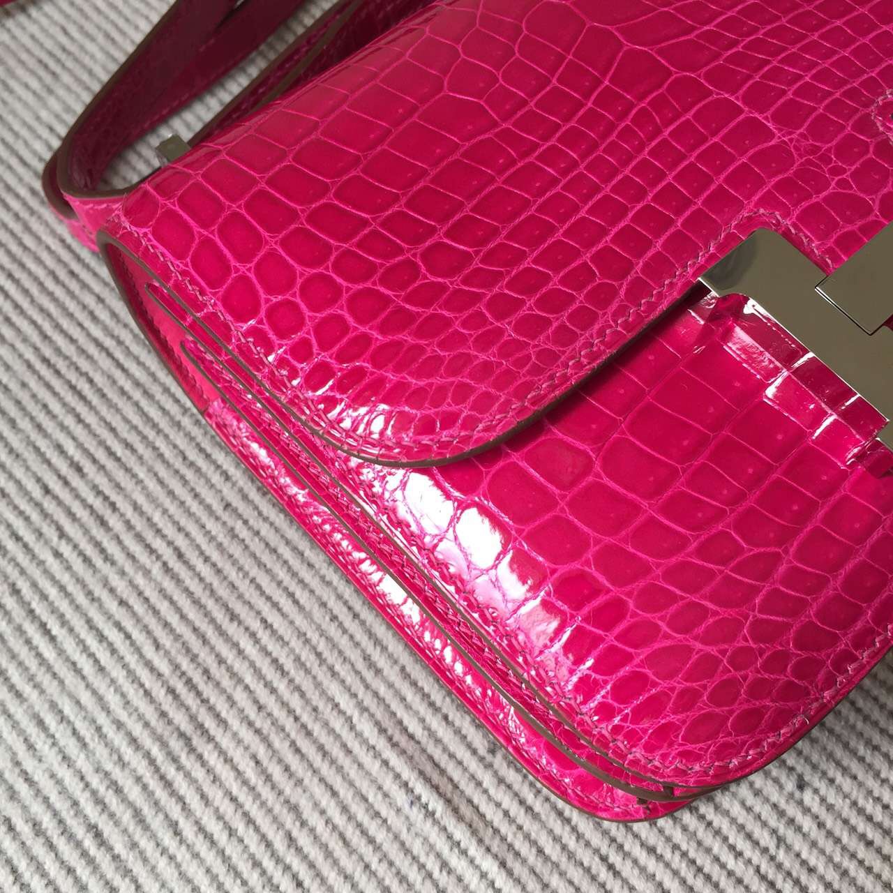 Women&#8217;s Bag Hermes Crocodile Shiny Leather Constance19cm 5J Rose Scheherazade