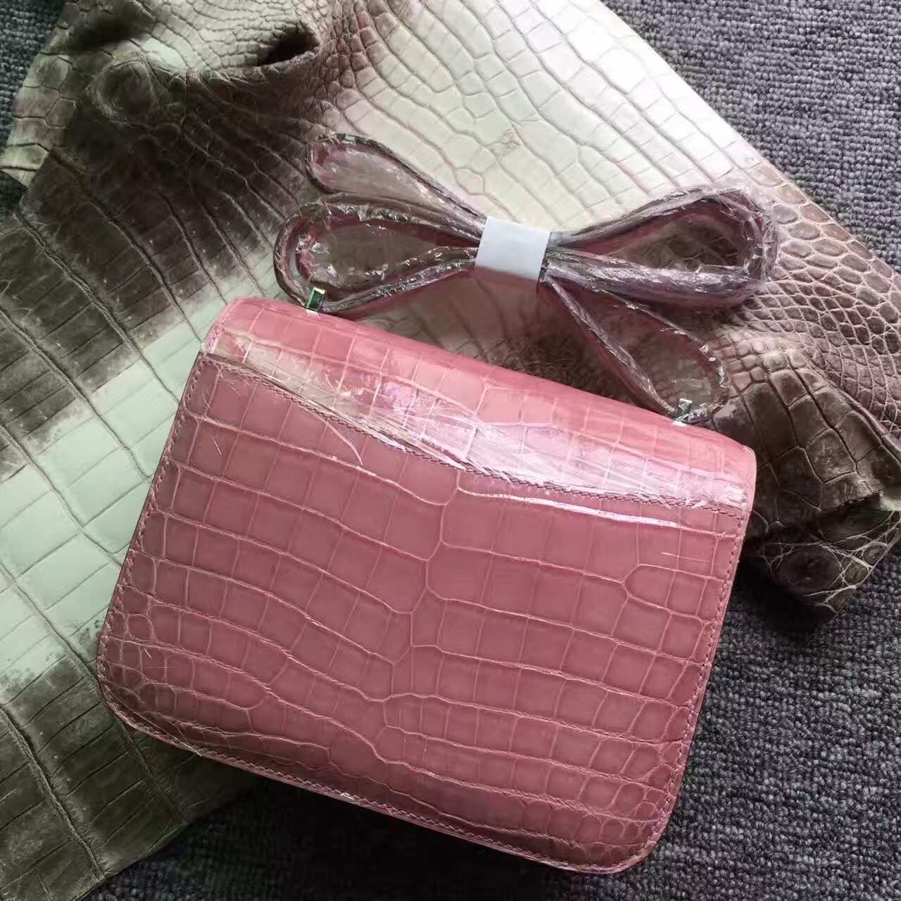 New Arrival Hermes Crocodile Shiny Leather Constance Bag18cm in Light Pink