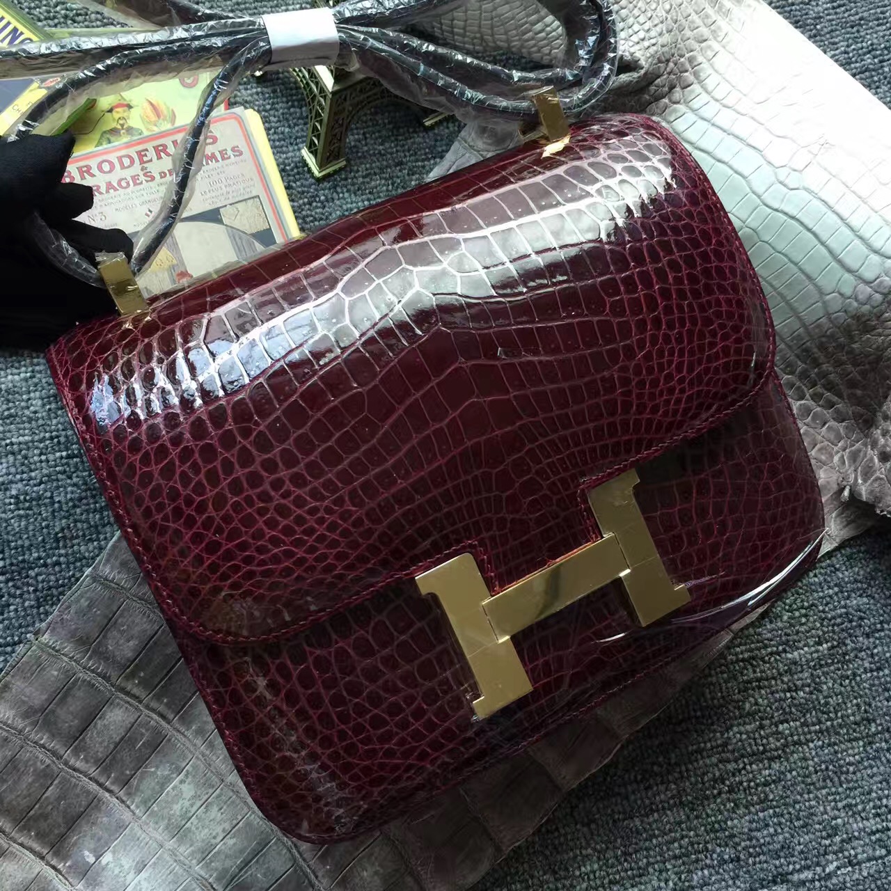 Discount Hermes Crocodile Shiny Leather Constance Bag24cm in CK57 Bordeaux Red