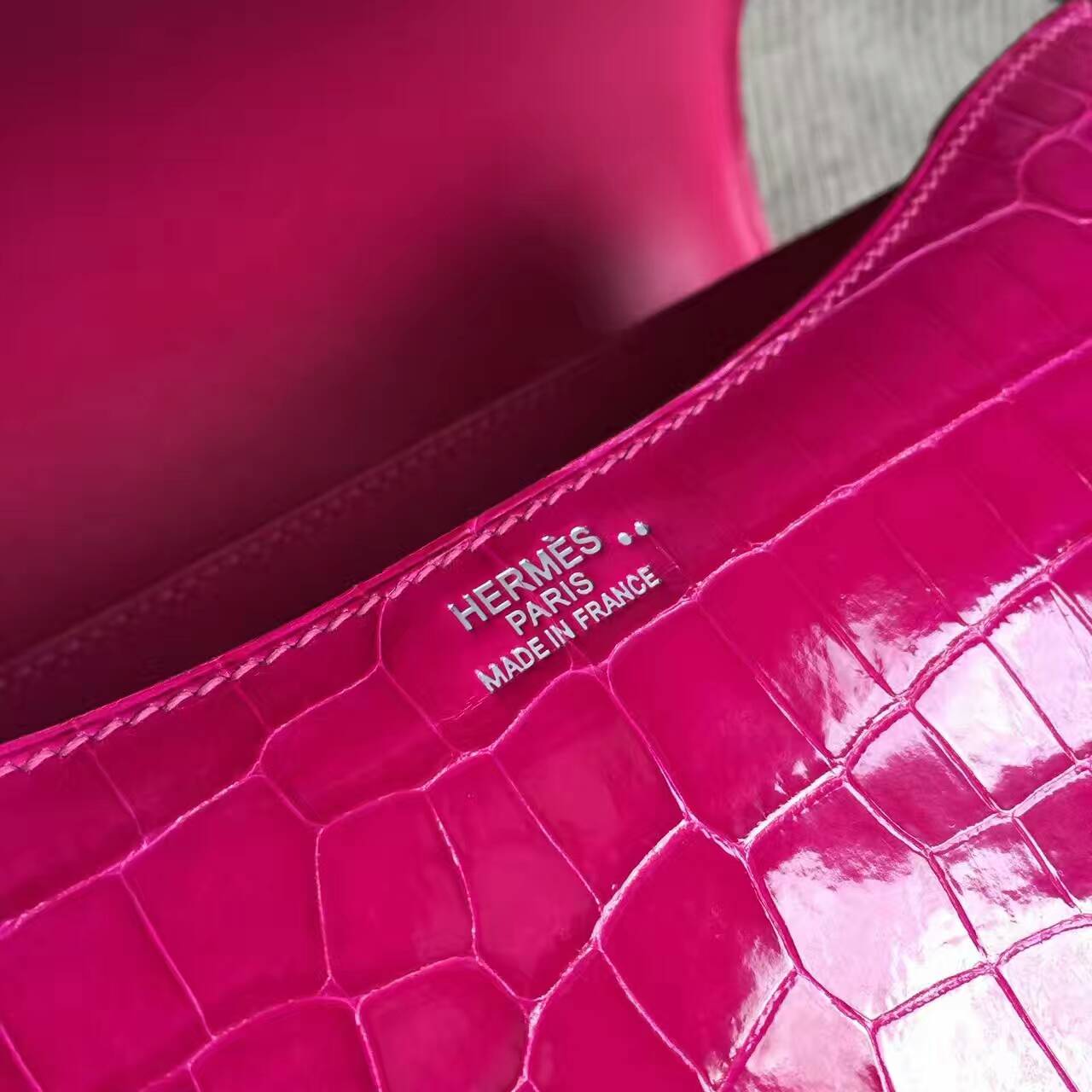 Noble Hermes Crocodile Shiny Leather Constance19cm Bag in J5 Rose Scheherazade