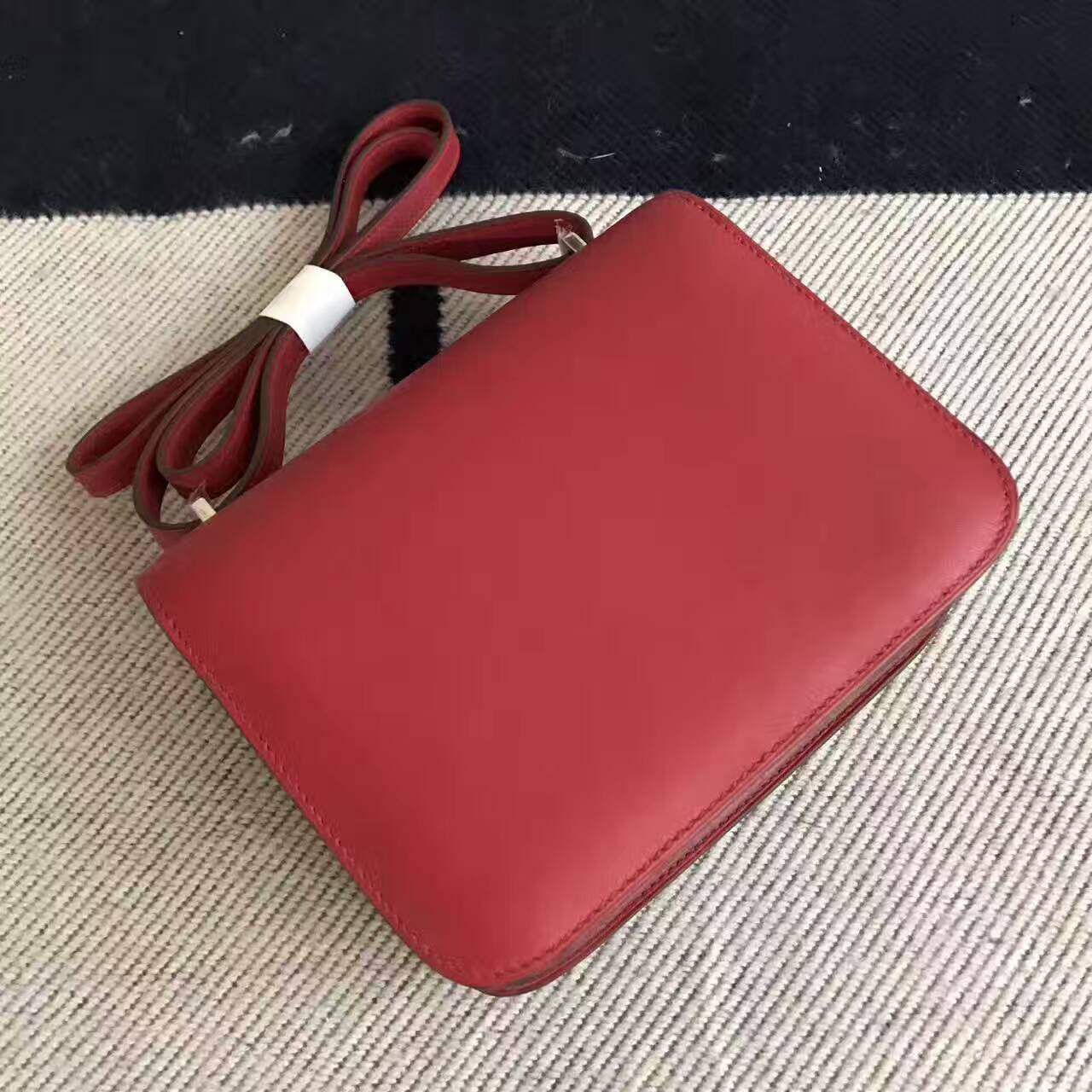 Luxury Hermes Swift Leather Constance Bag 19cm in K1 Rouge Grenade