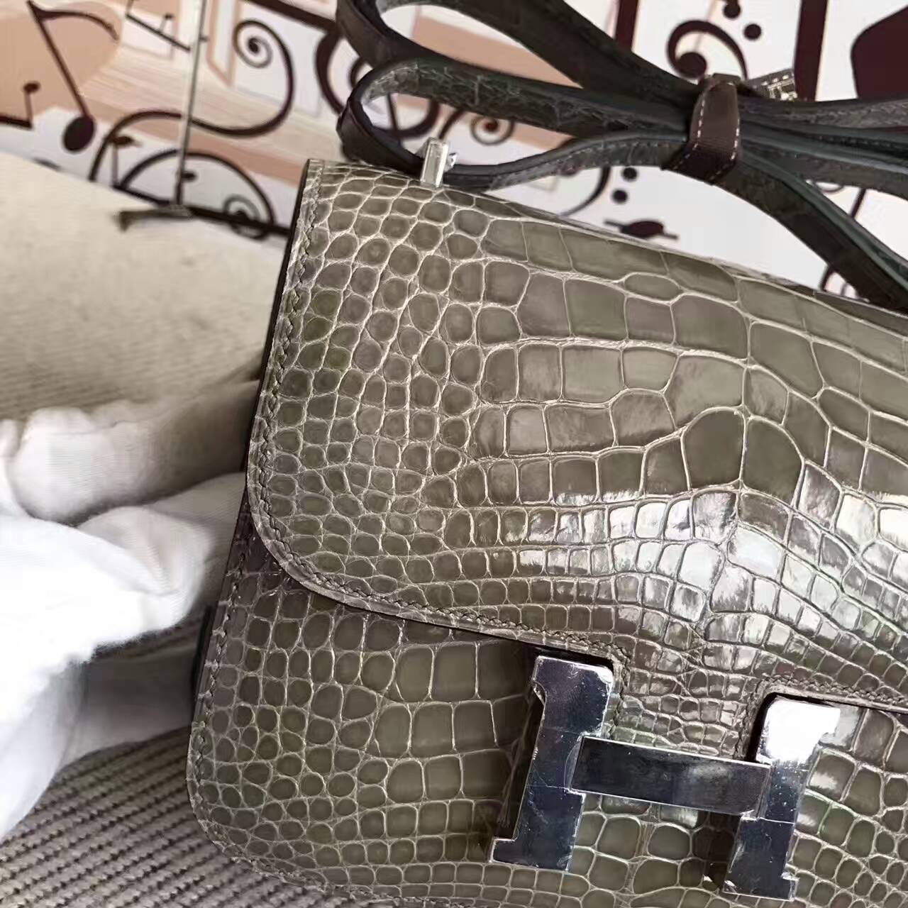 Wholesale Hermes C81 Gris Tourterelle Crocodile Shiny Leather Constance Bag 24cm