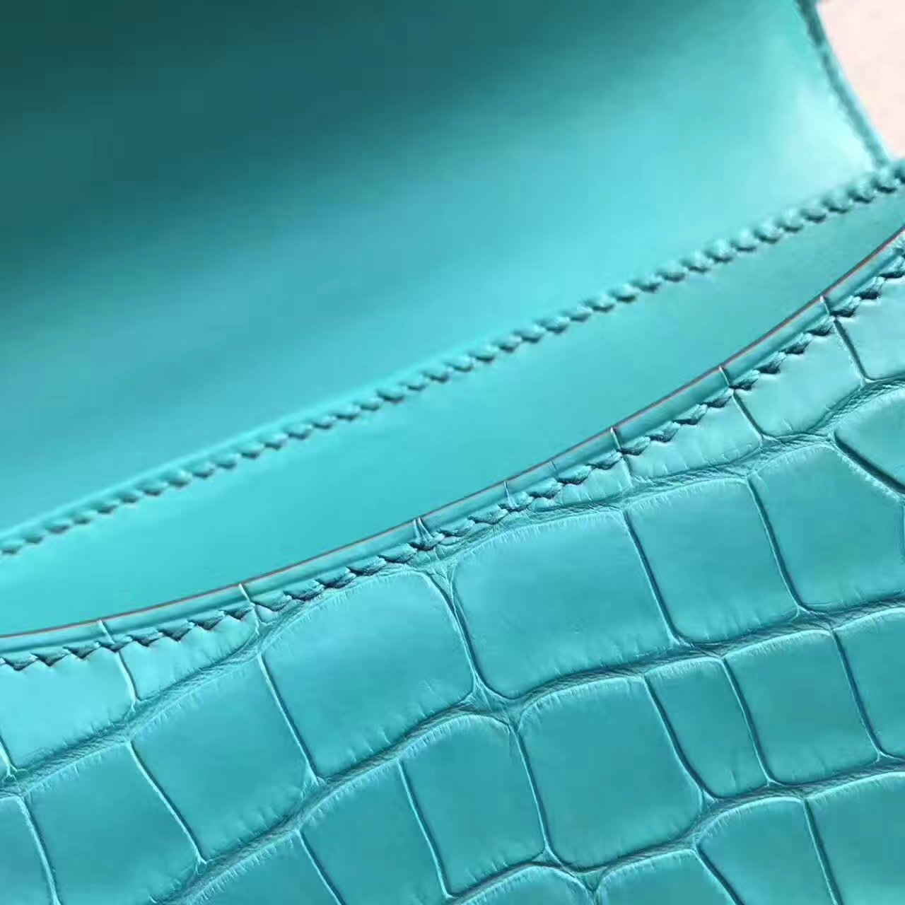 Discount Hermes 7F Blue Paon Crocodile Matt Leather Constance Bag 19cm