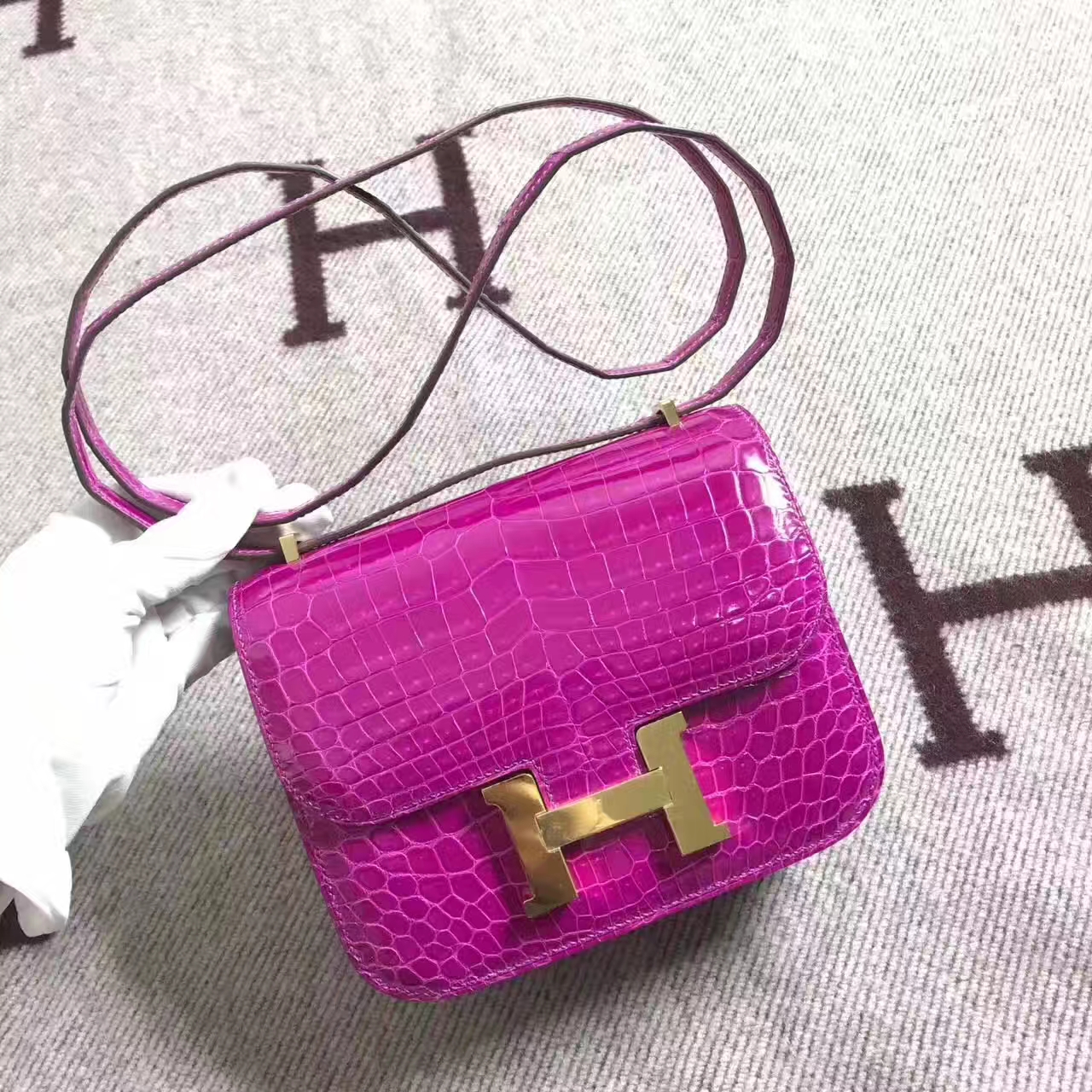 Hand Stitching Hermes Crocodile Shiny Leather Constance19cm in J5 Rose Scheherazade