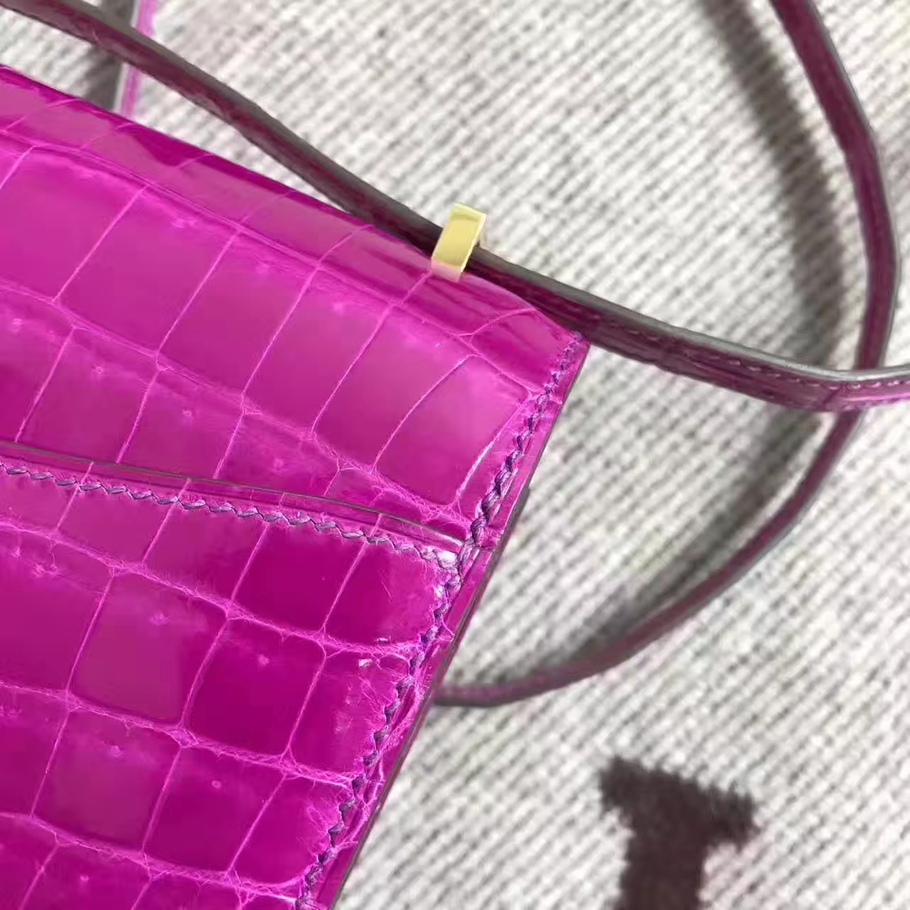 Hand Stitching Hermes Crocodile Shiny Leather Constance19cm in J5 Rose Scheherazade