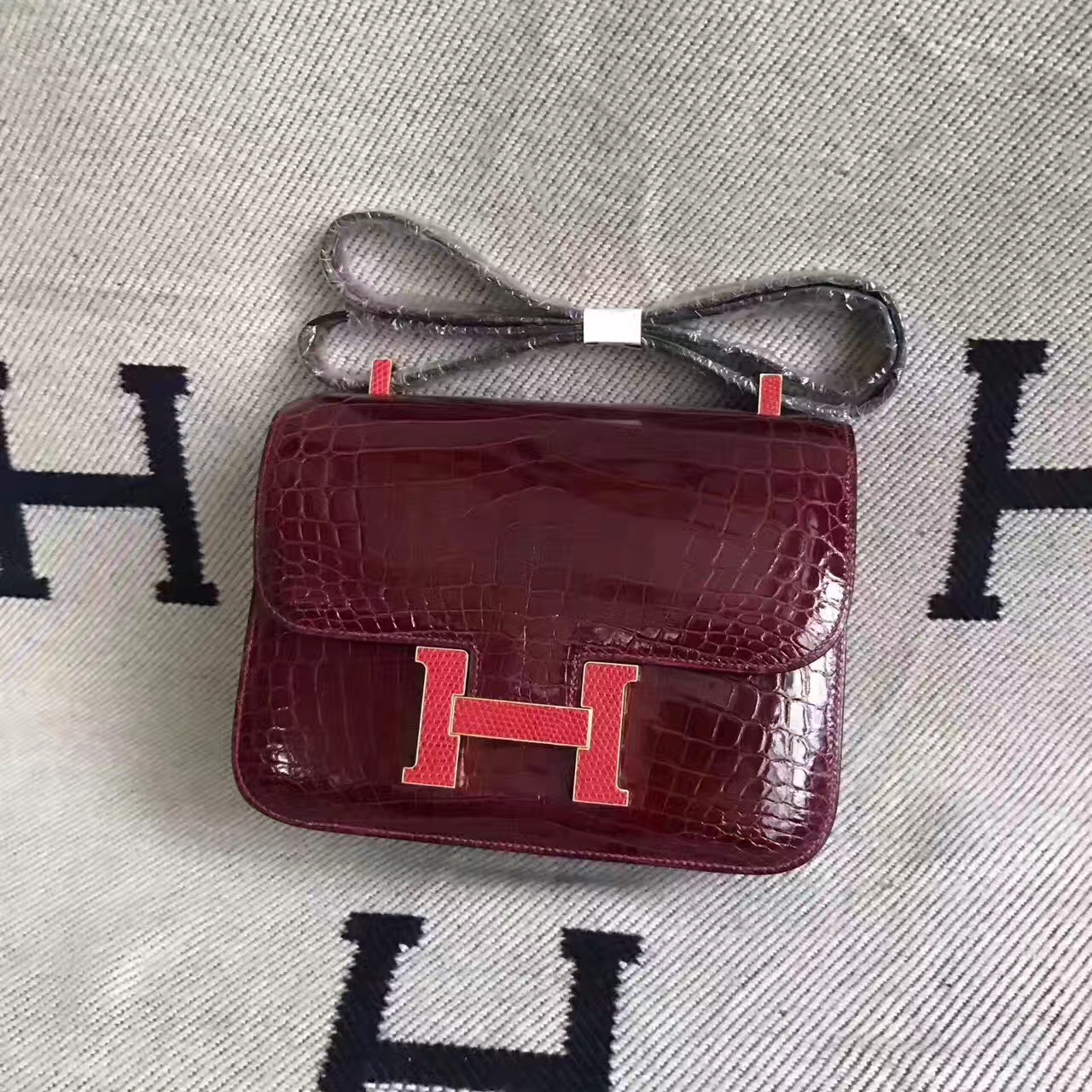 Hermes CK57 Bordeaux Red Shiny Crocodile Leather Constance Bag 23cm