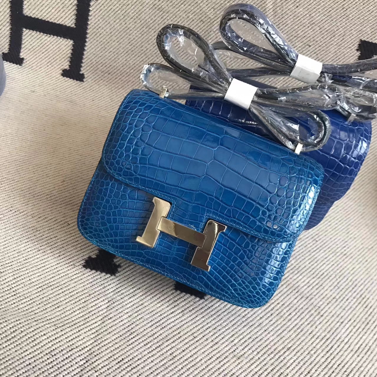 Discount Hermes Constance19cm Shoulder Bag in  7Q Mykonos Blue Crocodile Leather