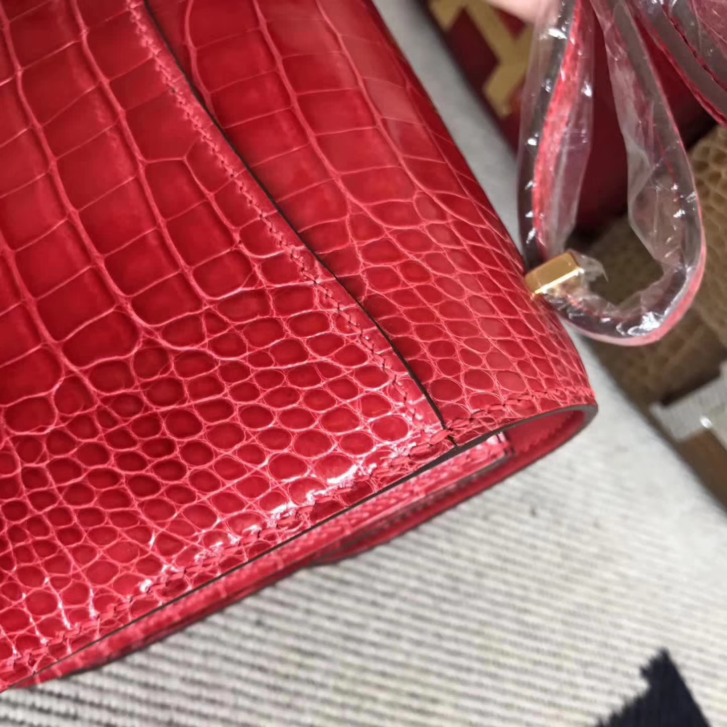Luxury Hermes A5 Bougainvillier Shiny Crocodile Leather Constance Bag18cm