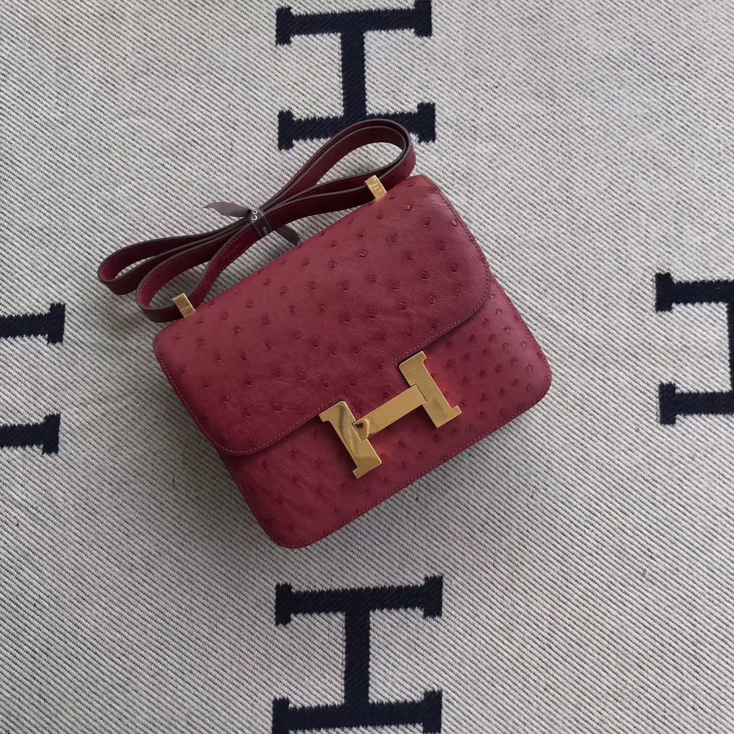 Luxury Hermes Q5 Rouge Casaque Ostrich Leather Constance24cm Shoulder Bag