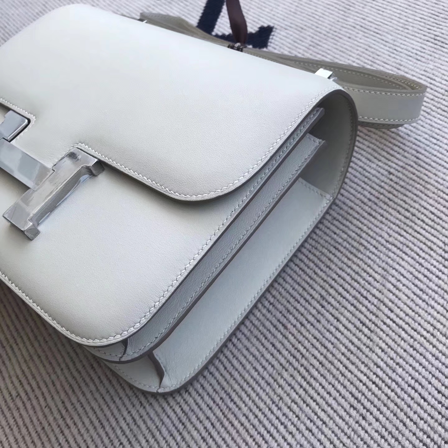 Discount Hermes Swift Calfskin Constance Shoulder Bag in CK10 Craie White