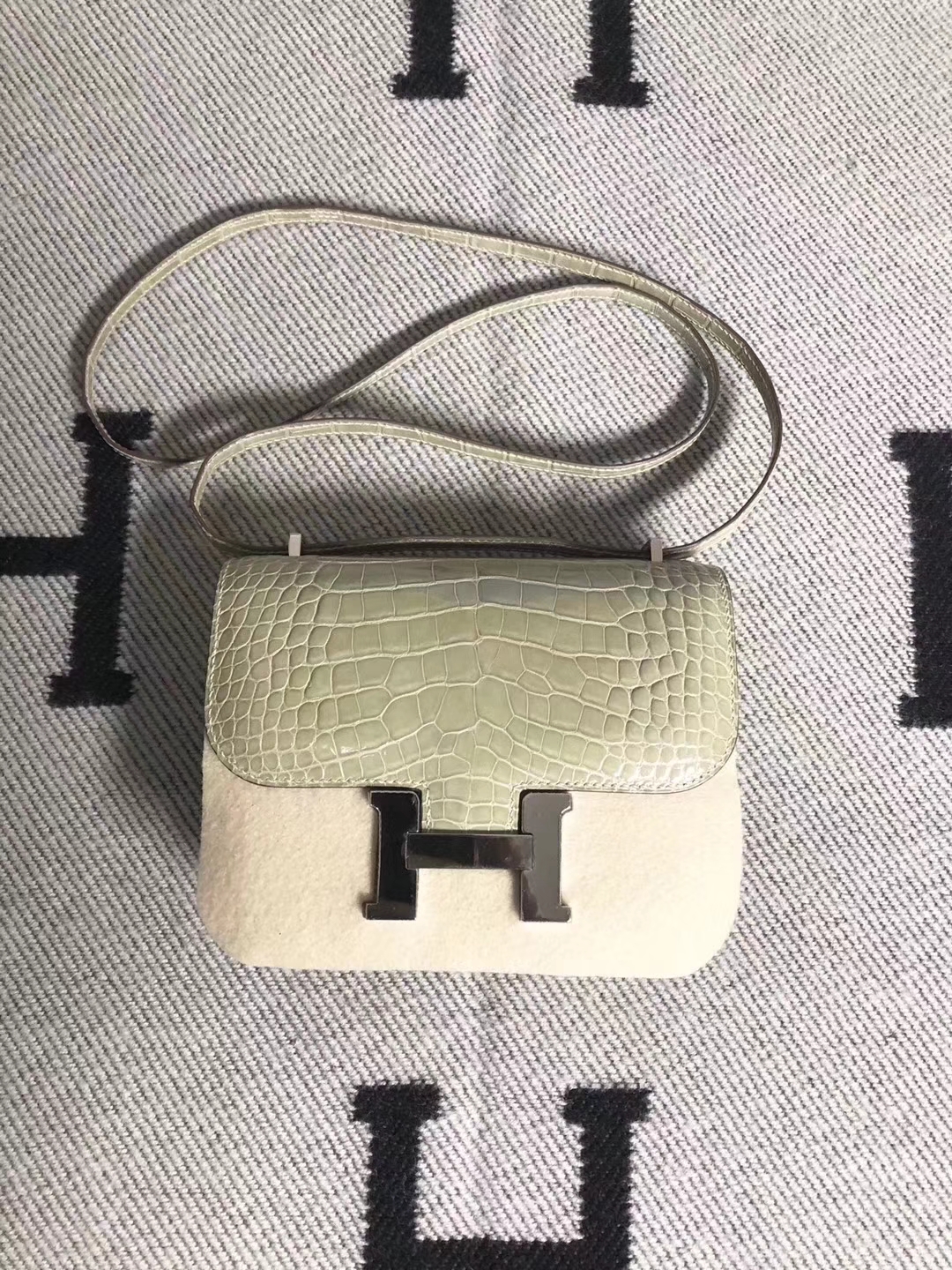Hot Sale Hermes Shiny Crocodile Leather Minikelly Cluth Bag in Beton White
