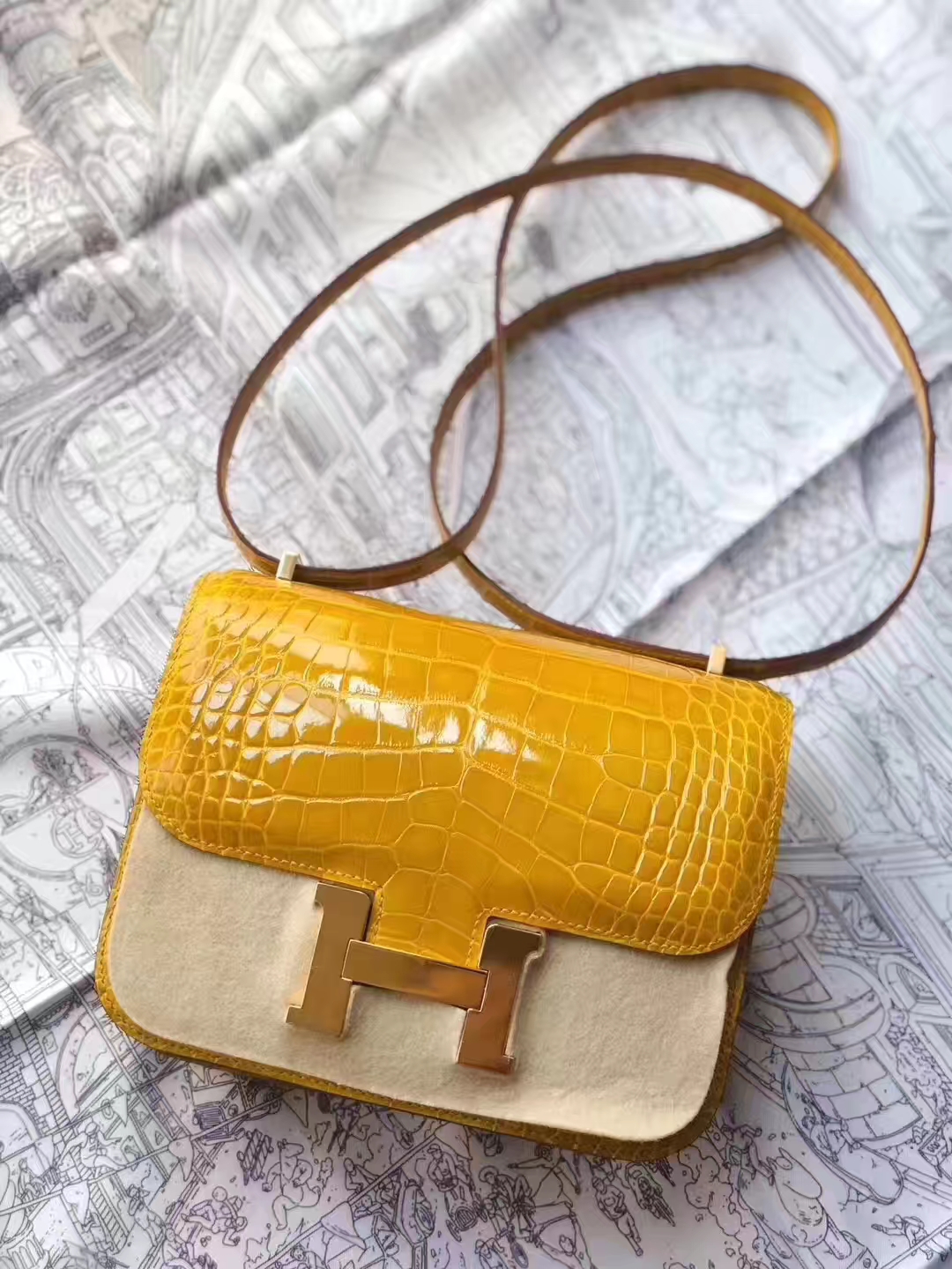 New Arrival Hermes 9D Amber Yellow Shiny Crocodile Leather Constance Bag18CM