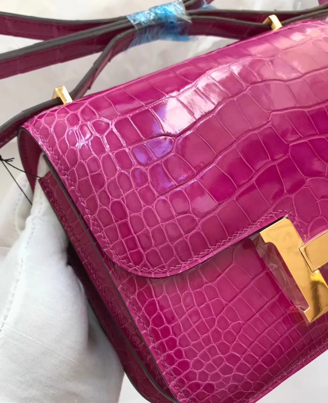 Elegant Hermes J5 Rose Scheherazade Shiny Crocodile Constance Bag18CM Gold Hardware