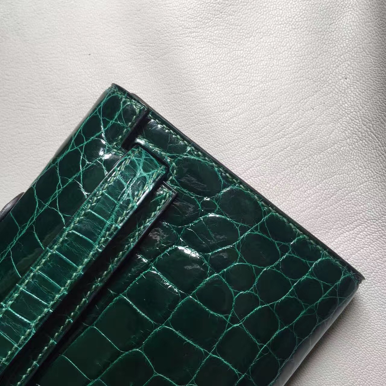 New Noble Hermes Kelly Cut Clutch Bag in CK67 Vert Fonce Crocodile Shiny Leather
