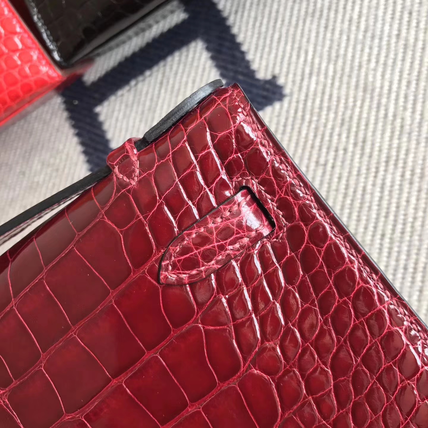 New Hermes Shiny Alligator Crocodile Minikelly22cm Clutch Bag in F5 Bourgogne Red