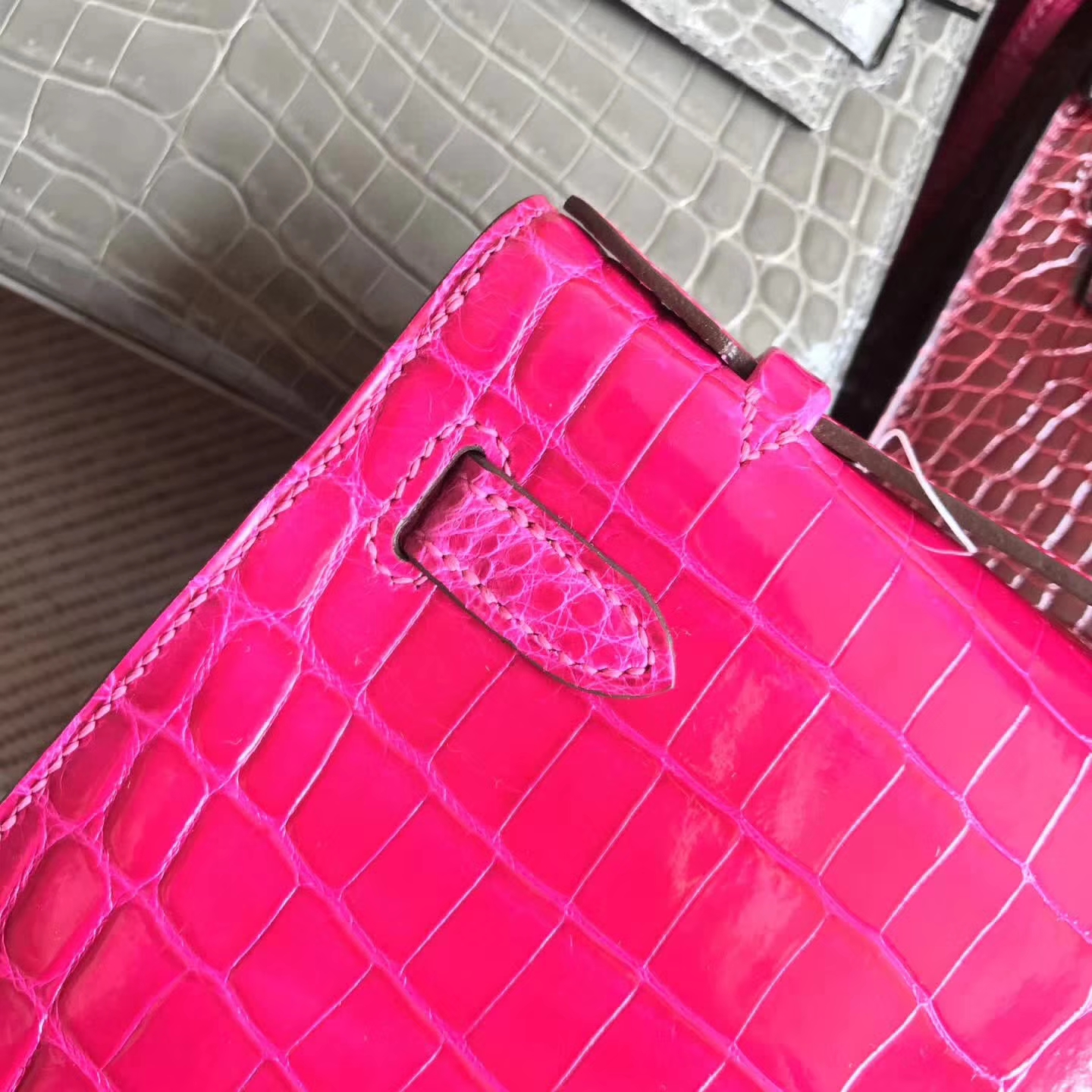 Elegant Hermes Hot Pink Shiny Crocodile Leather Minikelly Pochette Bag22CM