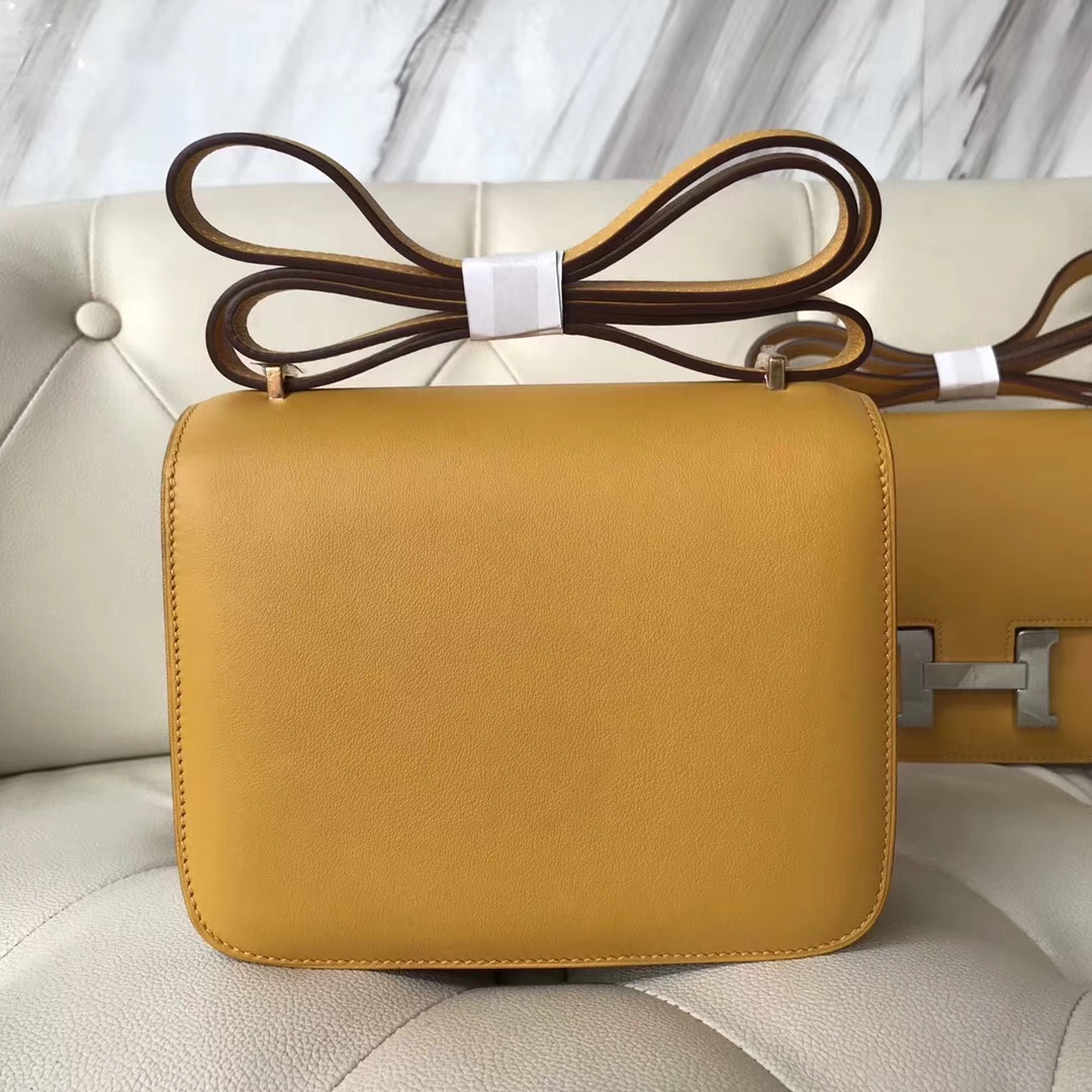 Fashion Hermes Swift Calf Constance Bag18CM in 9D Ambre Yellow Gold Hardware