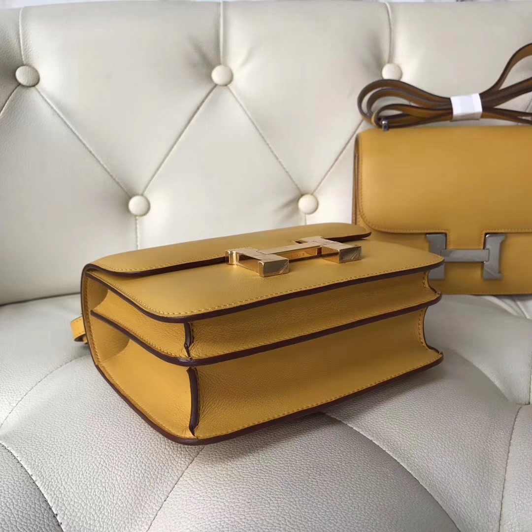 Fashion Hermes Swift Calf Constance Bag18CM in 9D Ambre Yellow Gold Hardware
