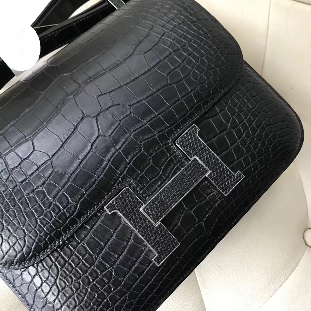 Elegant Hermes CK89 Black Alligator Matt Crocodile Constance Bag24CM Silver Lizard Hardware