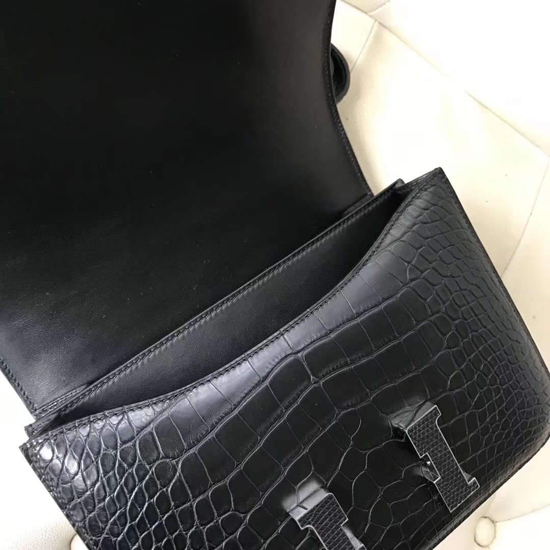 Elegant Hermes CK89 Black Alligator Matt Crocodile Constance Bag24CM Silver Lizard Hardware