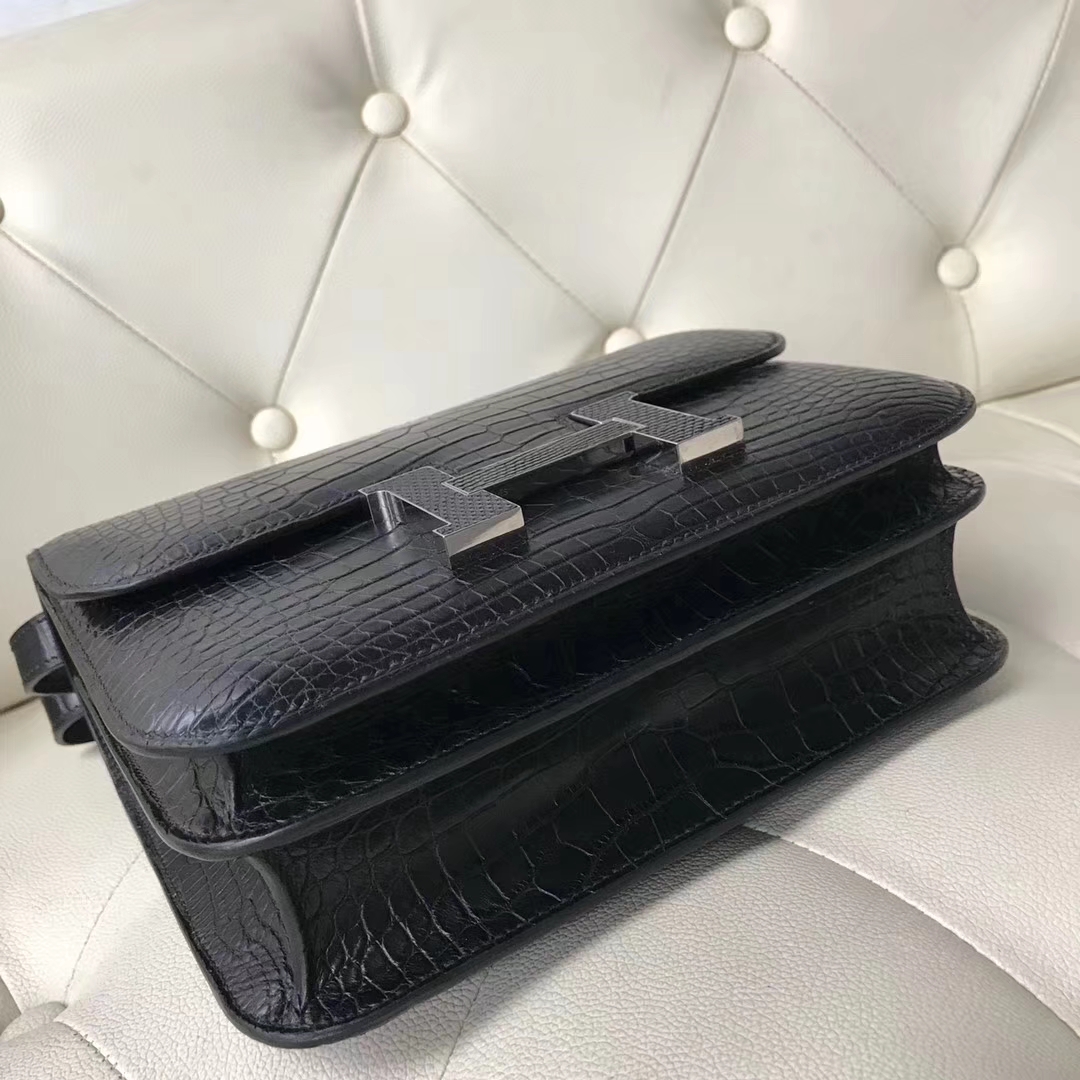 Elegant Hermes CK89 Black Alligator Matt Crocodile Constance Bag24CM Silver Lizard Hardware