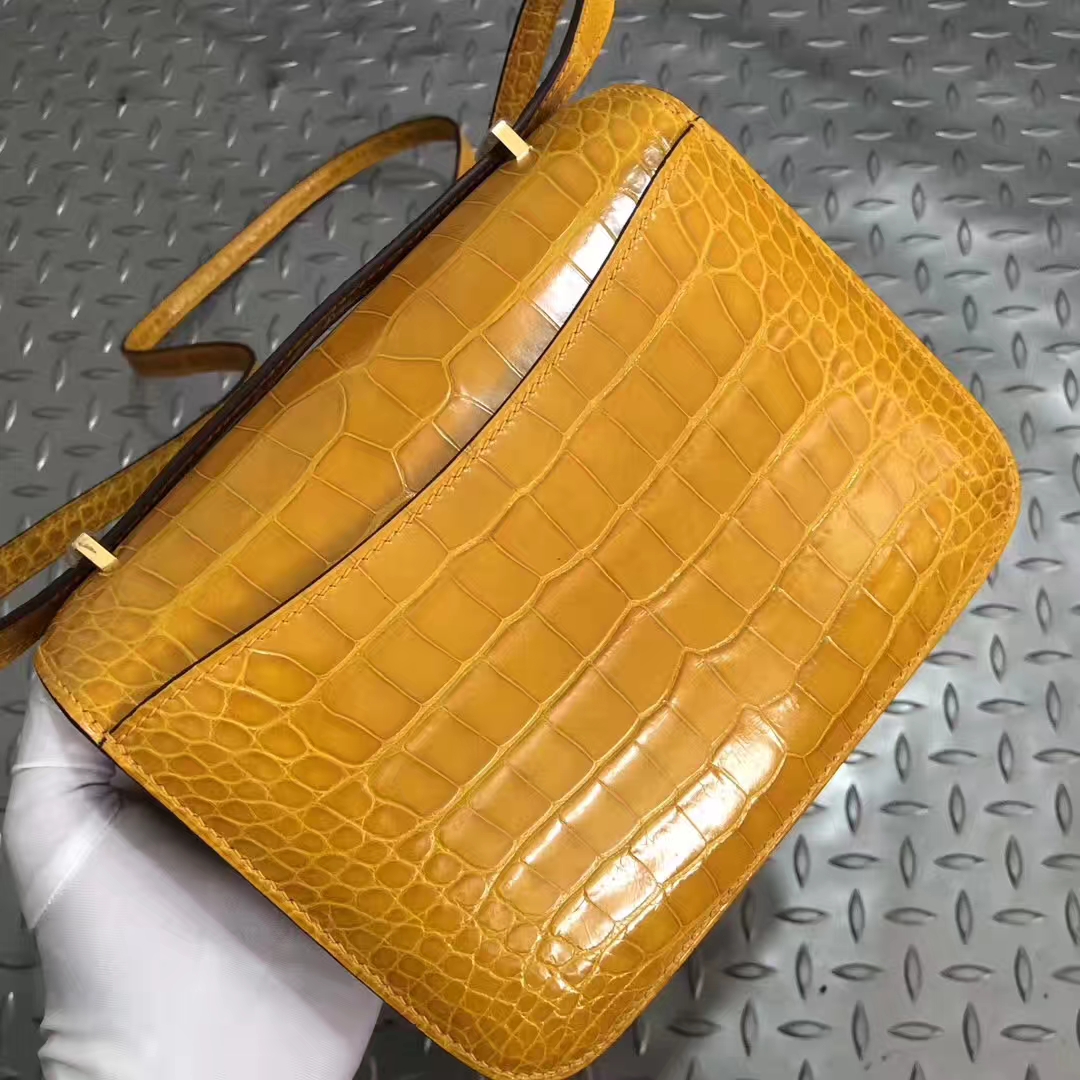 Stock Hermes Shiny Crocodile Constance Bag18CM 9D Ambre Yellow Gold Hardware