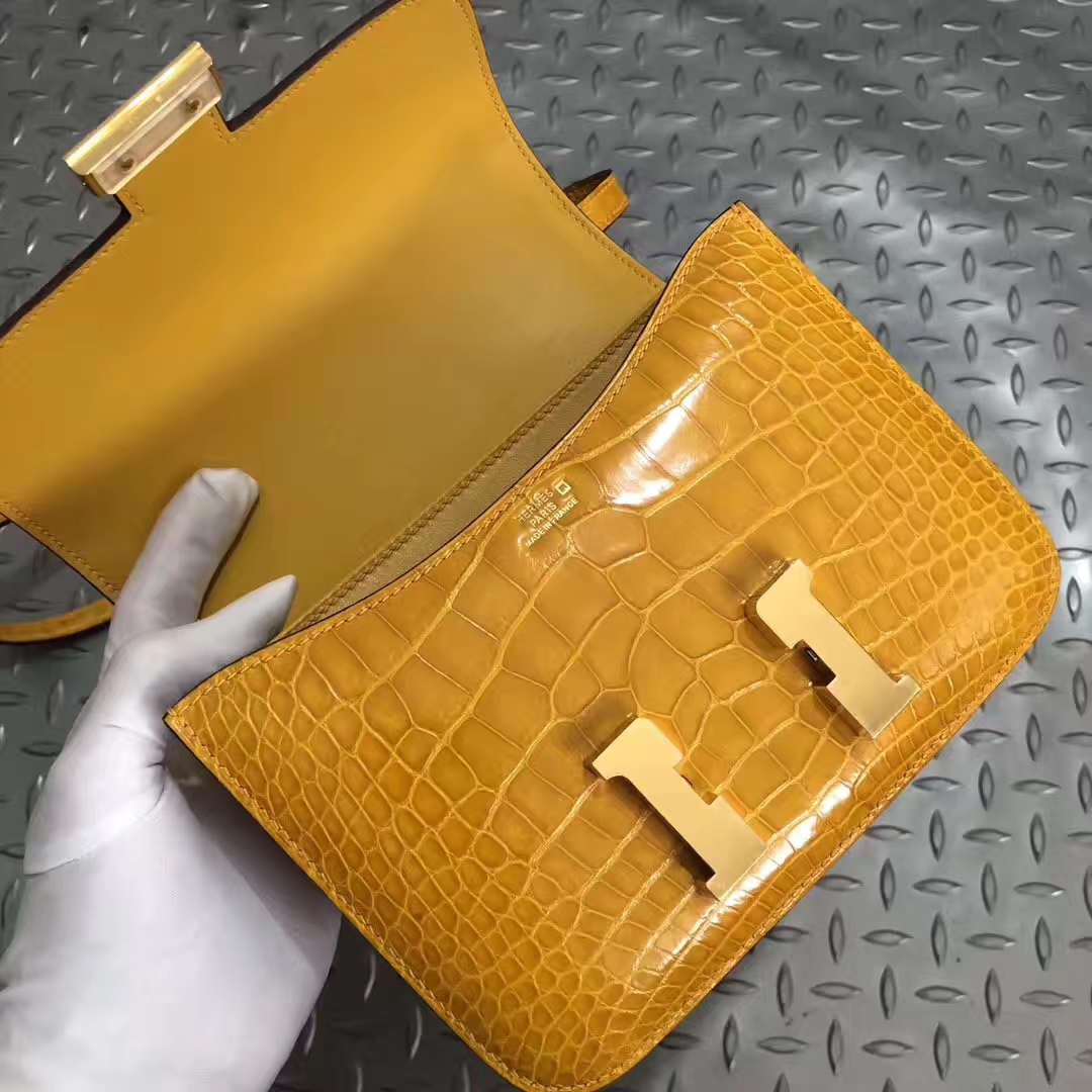 Stock Hermes Shiny Crocodile Constance Bag18CM 9D Ambre Yellow Gold Hardware