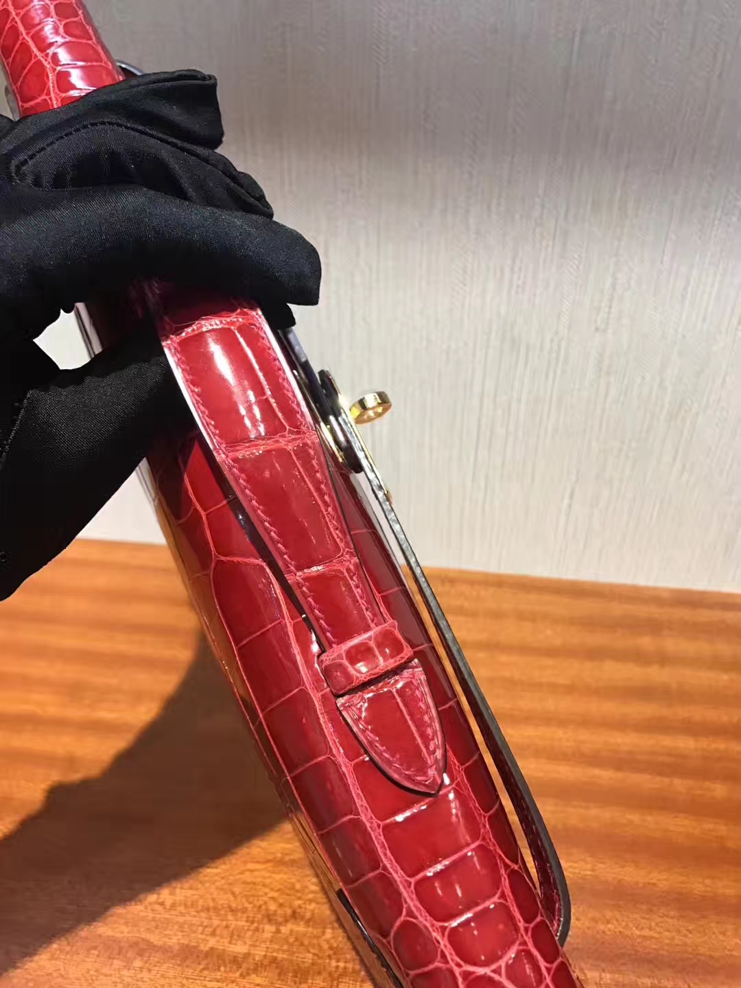 Elegant Hermes Red Porosus Shiny Crocodile Leather Kelly Cut31CM Clutch Bag