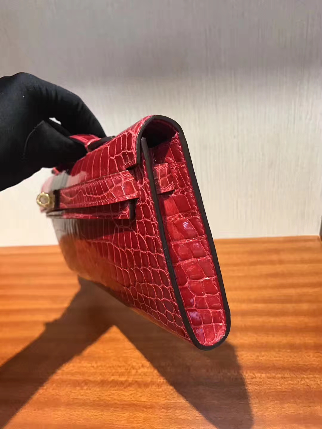 Elegant Hermes Red Porosus Shiny Crocodile Leather Kelly Cut31CM Clutch Bag