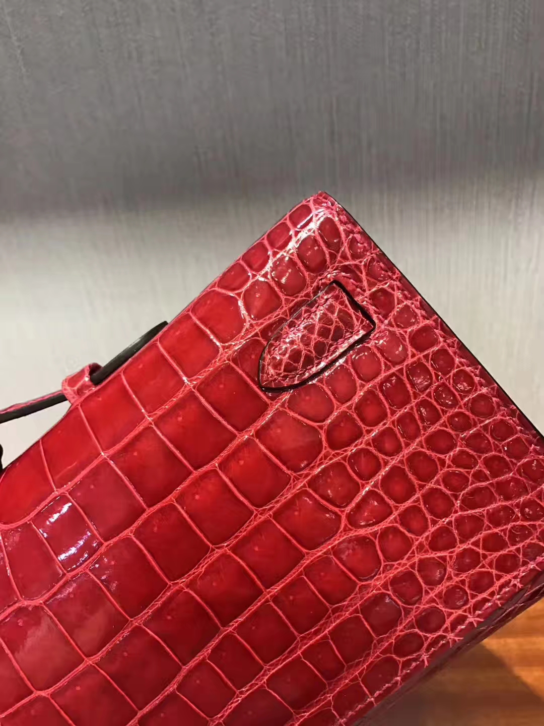 Elegant Hermes Red Porosus Shiny Crocodile Leather Kelly Cut31CM Clutch Bag