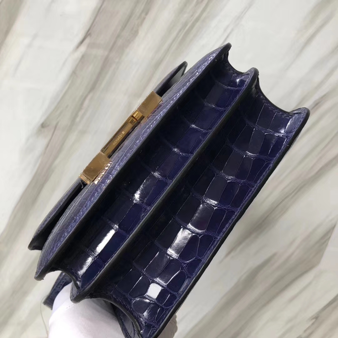 Stock Hermes Shiny Crocodile Constance18CM Shoulder Bag M3 Blue Encre Gold Hardware