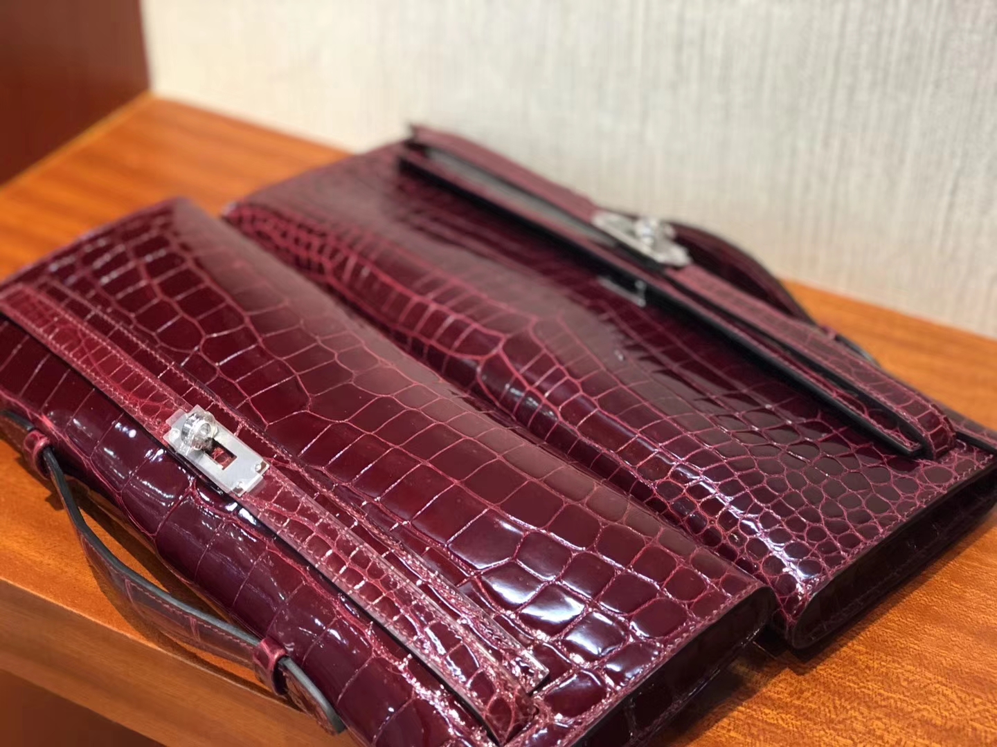 Luxury Hermes CK57 Bordeaux Red Shiny Crocodile Leather Kelly Cut Clutch Bag