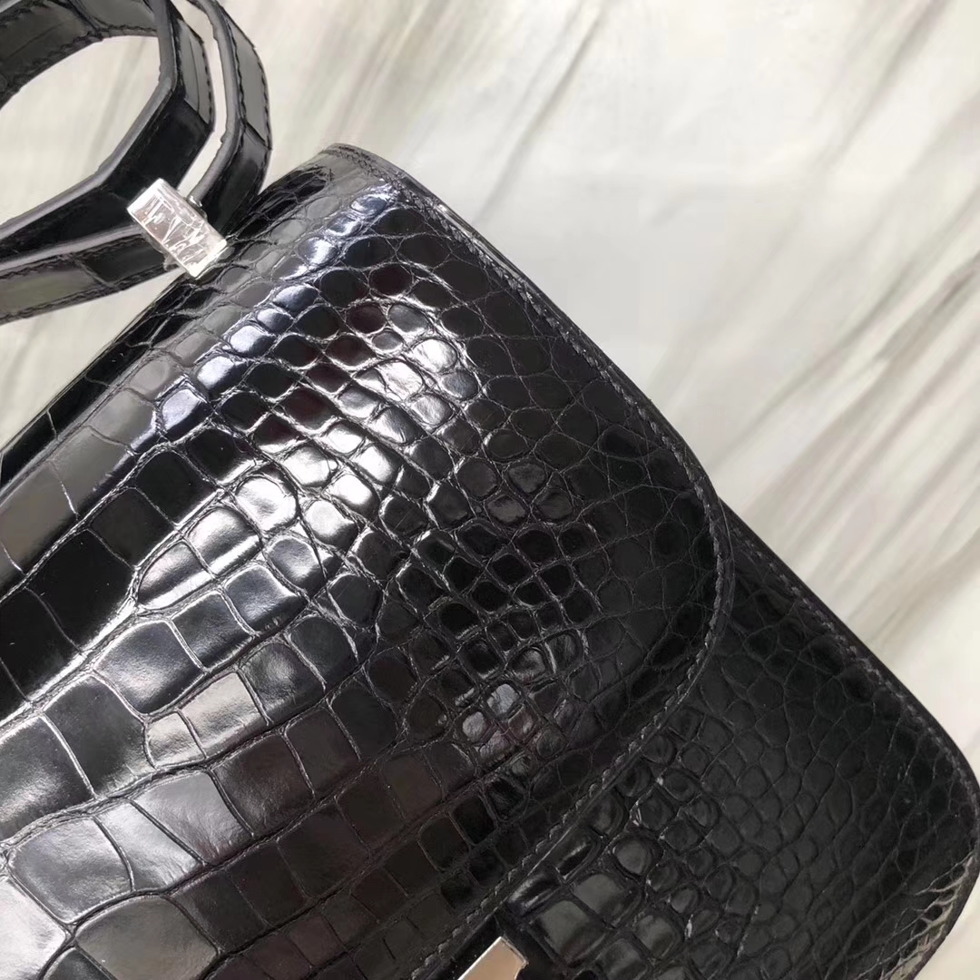 Stock Hermes CK89 Noir Shiny Crocodile Constance Bag24CM Silver Hardware