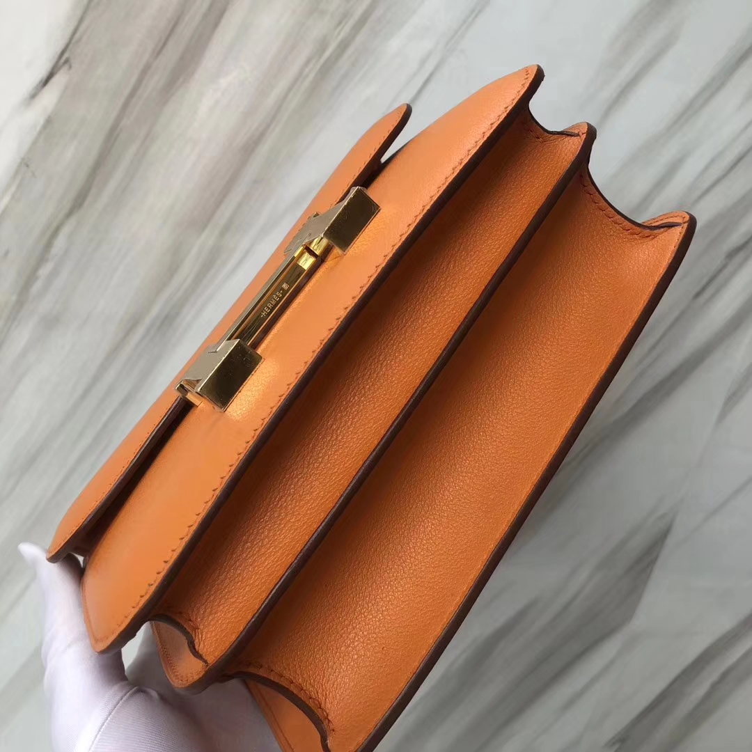 Stock Hermes i9 Apricot Evecolor Leather Constance Bag18CM Gold Hardware