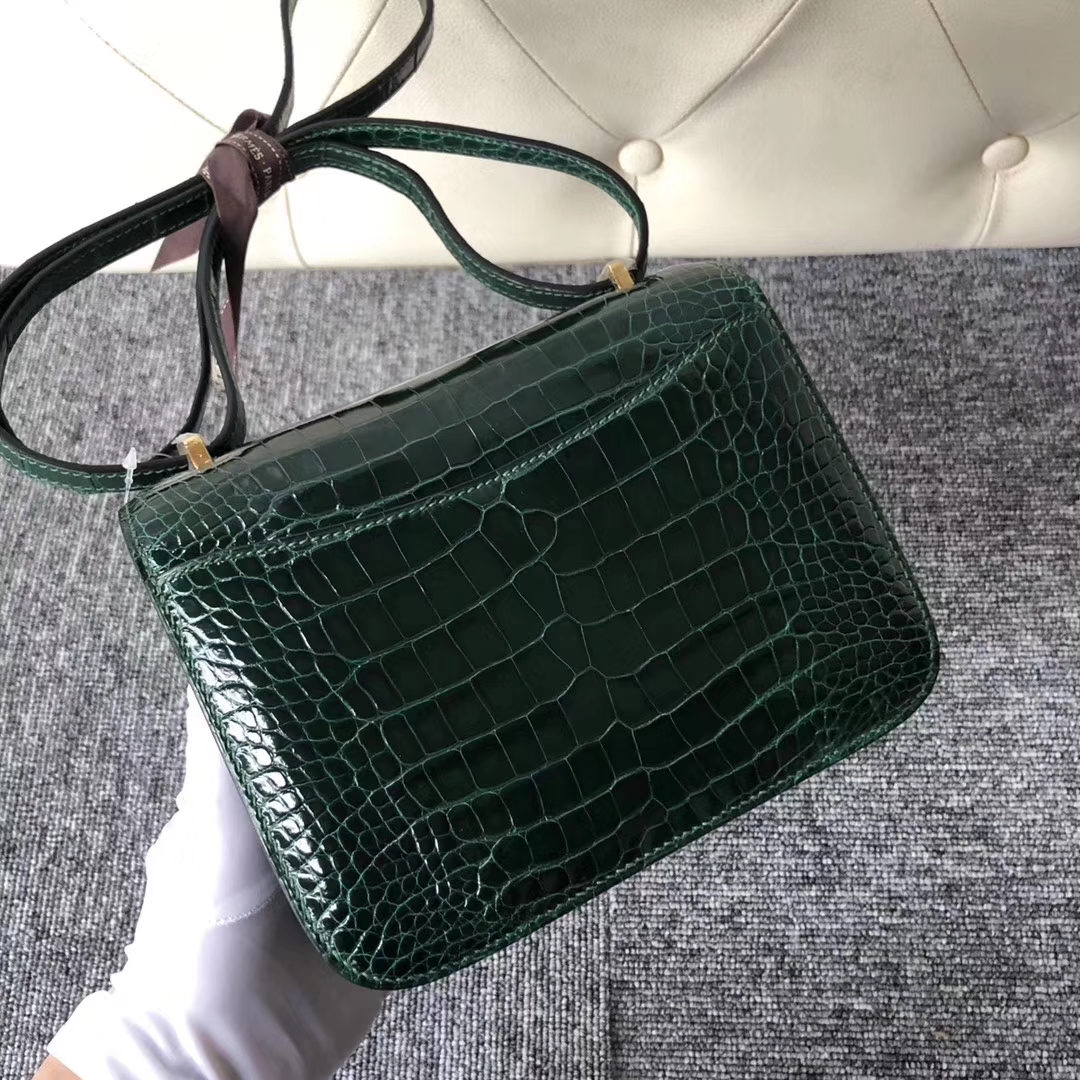 Stock Hermes Shiny Crocodile Leather Constance18CM Bag in CK67 Vert Fonce Gold Hardware